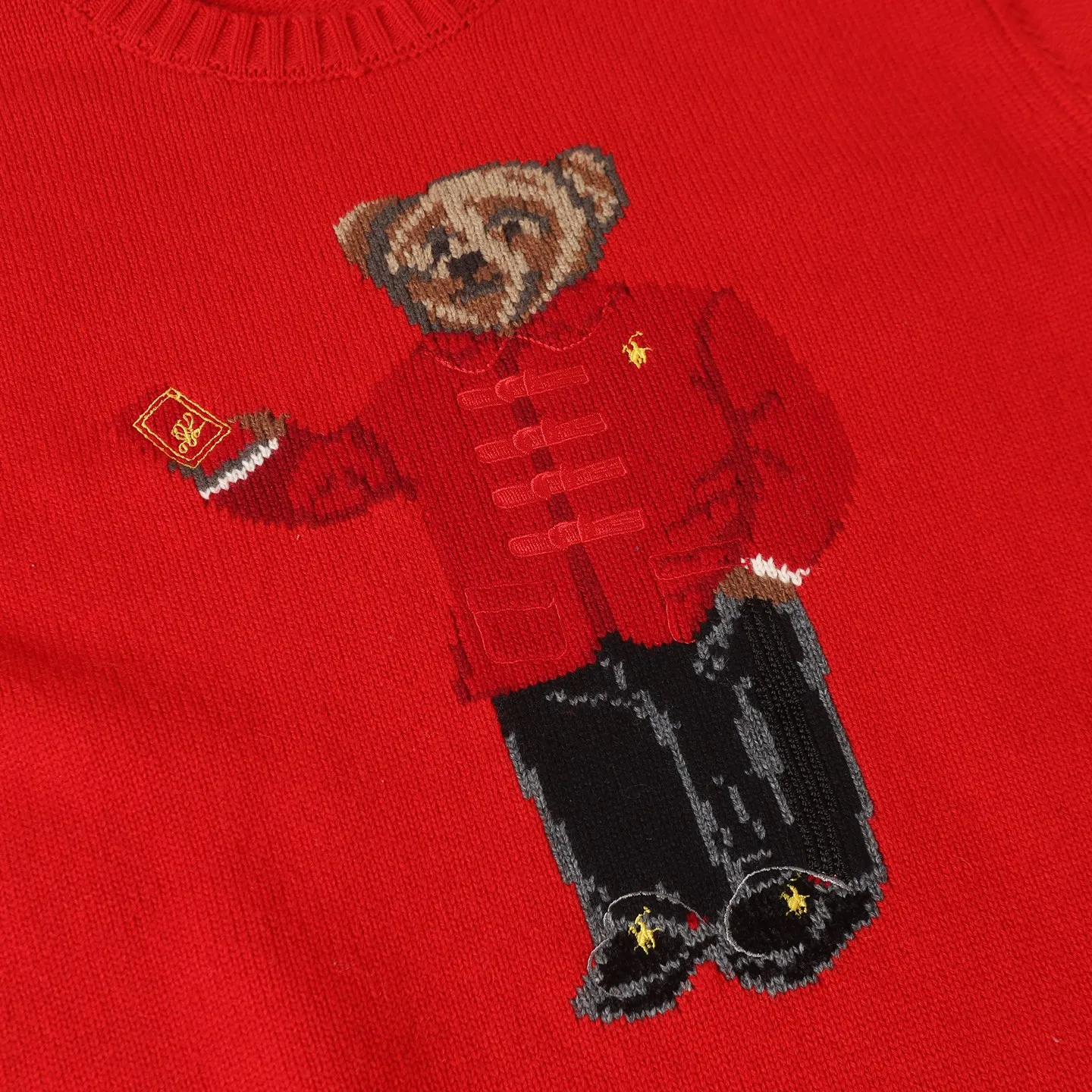 P470 [Wool] Original high-end quality Ralph lauren pol* 2026 early spring latest series! New Year's limited edition bear embroidered sweater, wool blend, soft and comfortable, super warm in autumn and winter! The little bear is wearing a red buttoned jacket and holding a red envelope. It is full of details and full of festive atmosphere. The classic round neck design is casual and versatile, and can be easily worn by both men and women. It is suitable for holiday gifts or daily wear. Exquisite craftsmanship + interesting design make it easy to create a festive look ✨. 3️⃣Personal color! S-M-L3️⃣ code!
